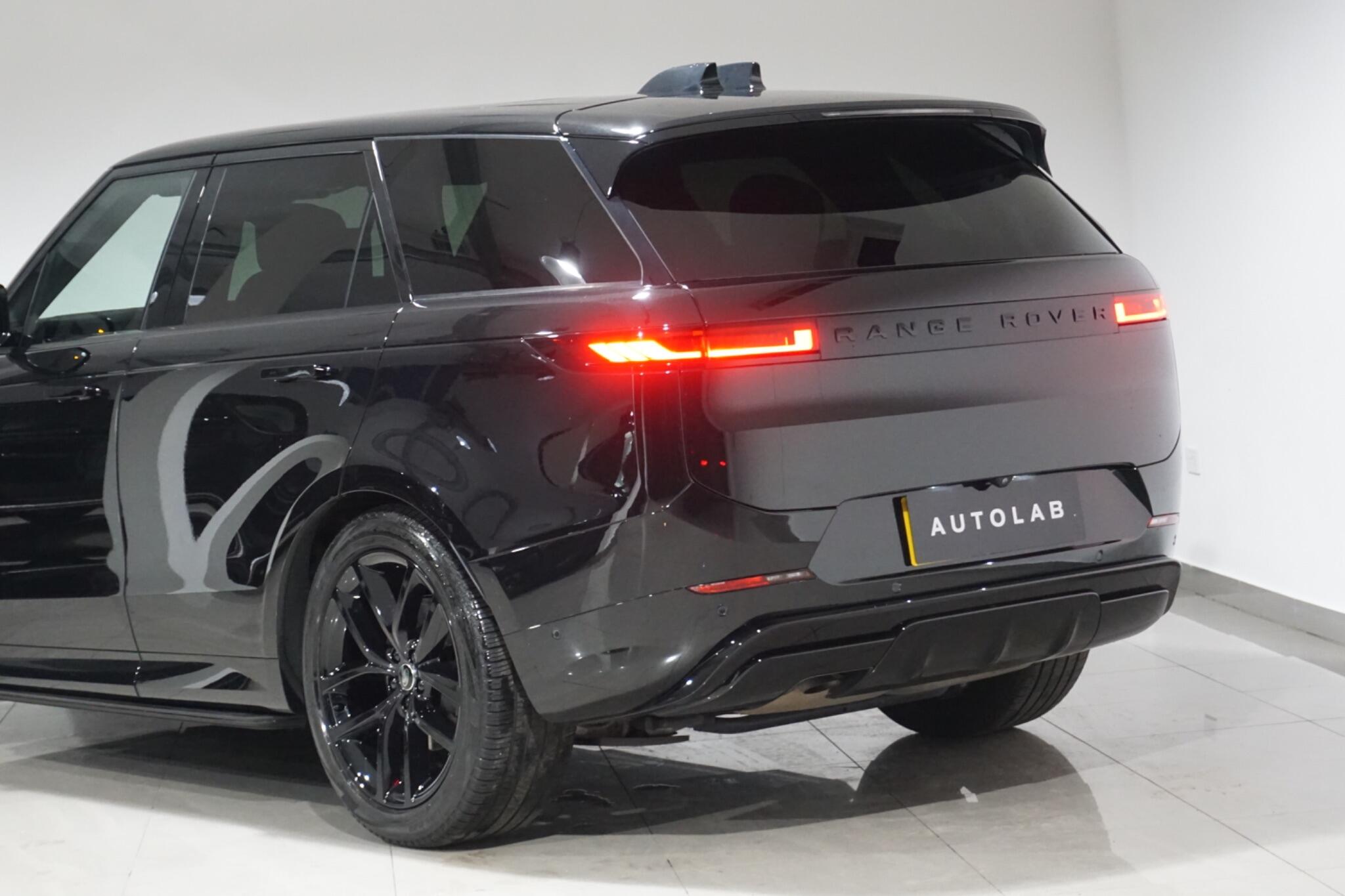 Land Rover Range Rover Sport 3.0 D300 MHEV Dynamic SE SUV 5dr Diesel Auto 4WD Euro 6 (s/s) (300 ps)